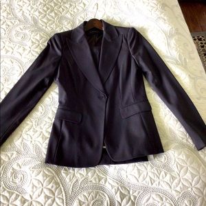 Tahari suit NWT